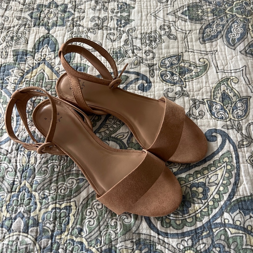 A New Day textile sandal Winona in tan size 6.